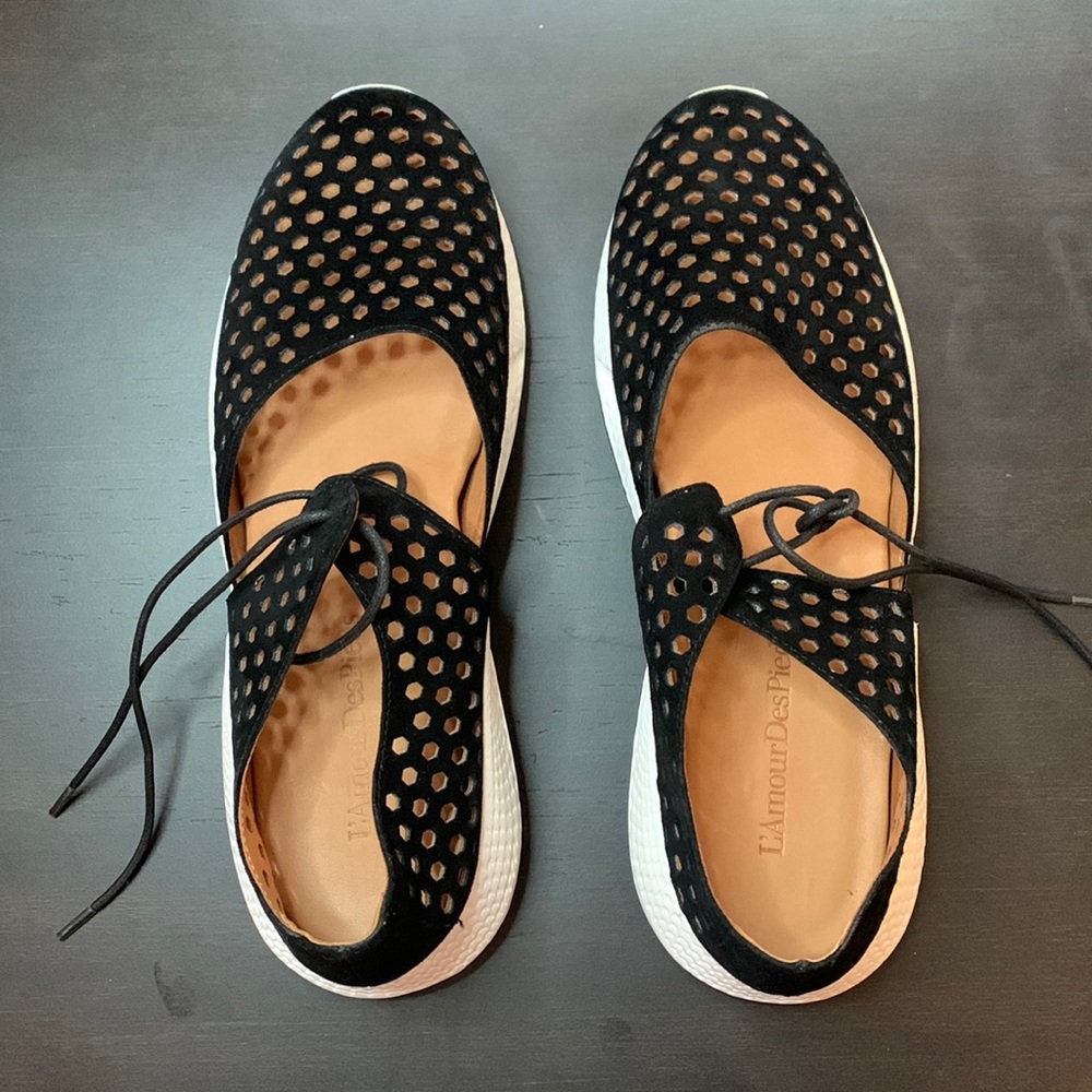 L’Amour des Pieds Lace Up Lace Up Sandals